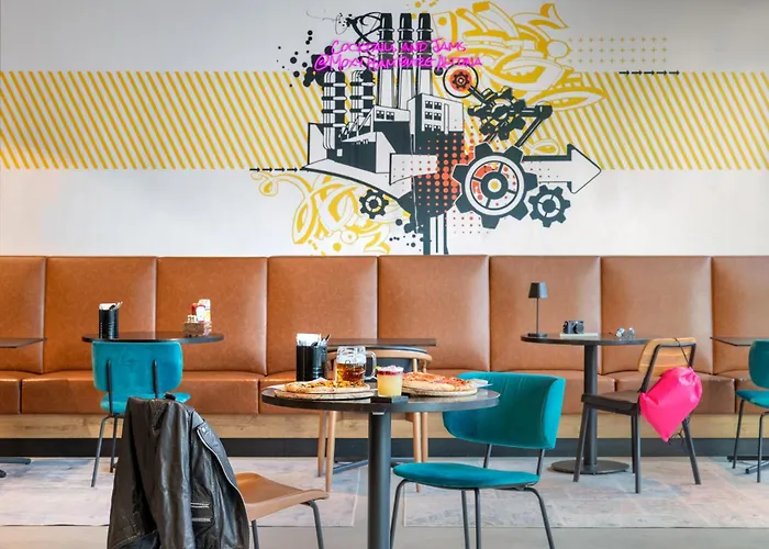 Moxy Hamburg Altona Hotel